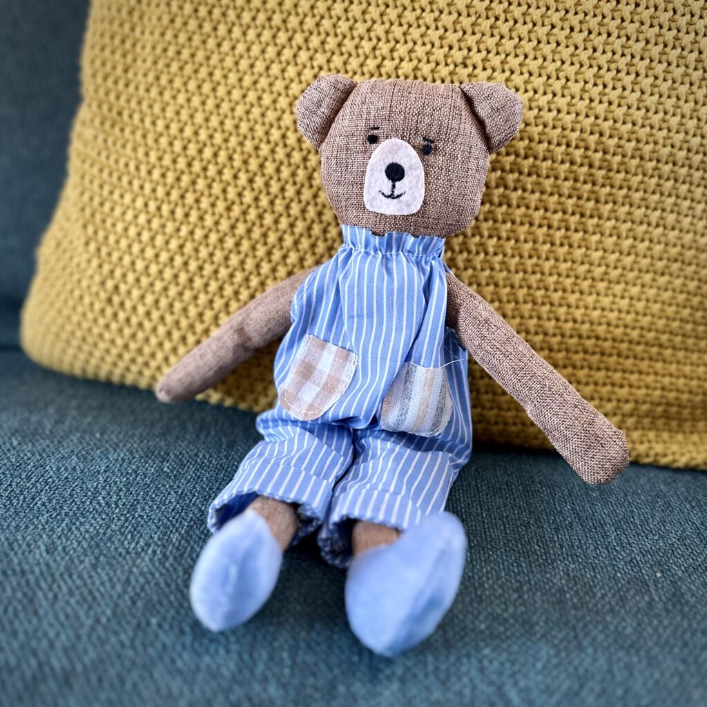 Blød trøstebamse til børn som hjælp under suttestop