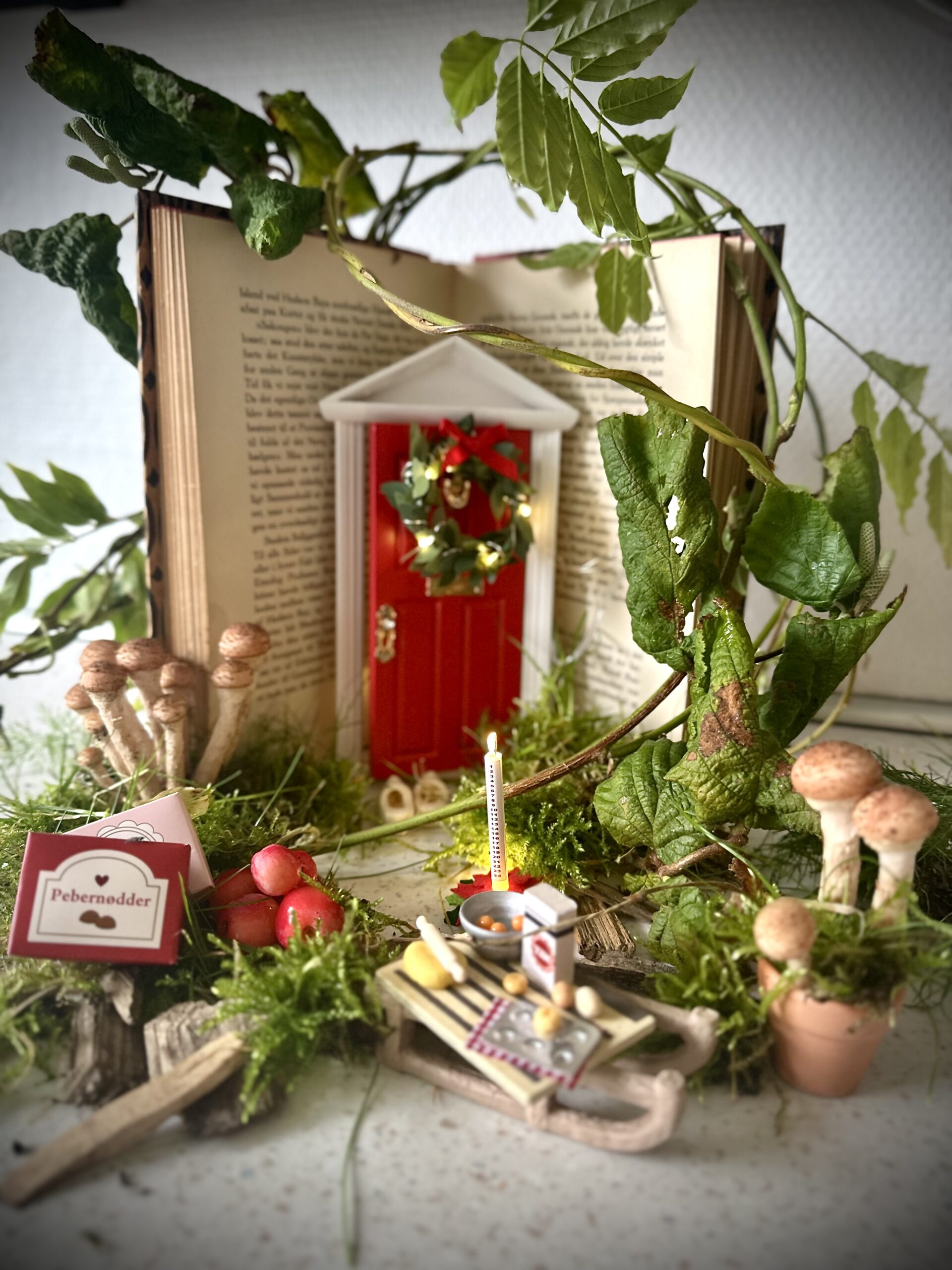 Hyggelig Rød nissedør m. dørhammer og brevsprække - Billede 4