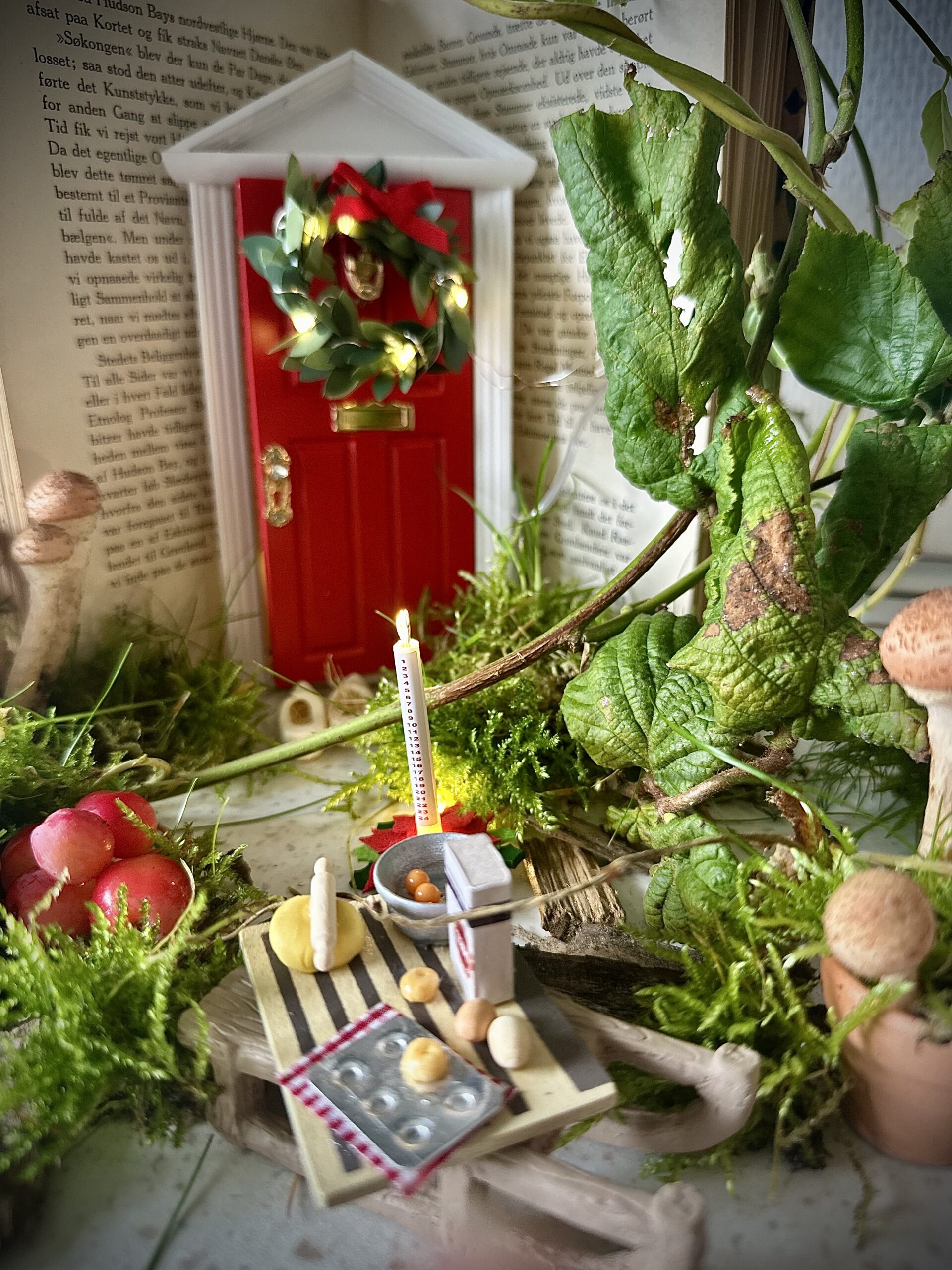 Hyggelig Rød nissedør m. dørhammer og brevsprække - Billede 5